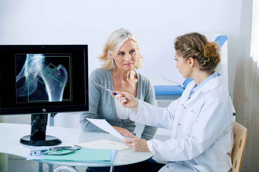 Osteoporose: Patienteninfo-Mappe kostenfrei bestellen