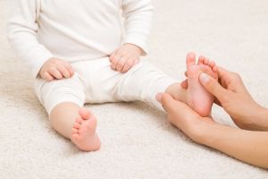 Gesunde Kinderfüße - Ratgeber zu Fußfehlstellungen