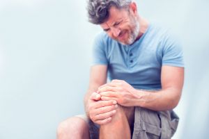 Arthrose: Wann brauche ich ein künstliches Kniegelenk?