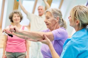 Senioren: Kraft- und Balanceübungen gegen Sturzgefahr