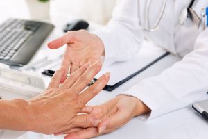 Klinik vor Ort - Wenn sich Finger nicht gerade biegen lassen