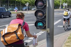 E-Roller, Fahrrad und Co: Straßenverkehr erfordert mehr Aufmerksamkeit