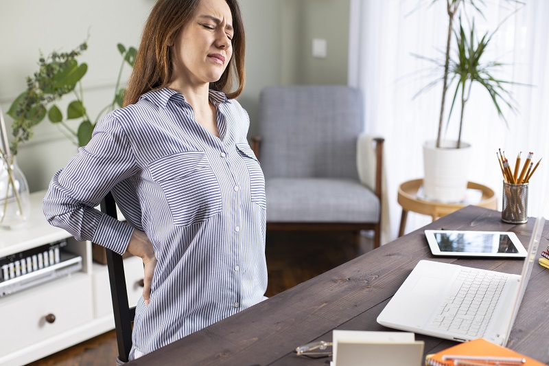 Rücken- und Nackenschmerzen im Homeoffice? Teil 1 – Die Ursache liegt in unserer Haltung